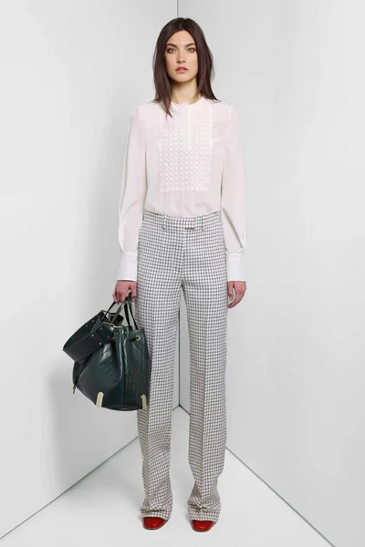 Look 16